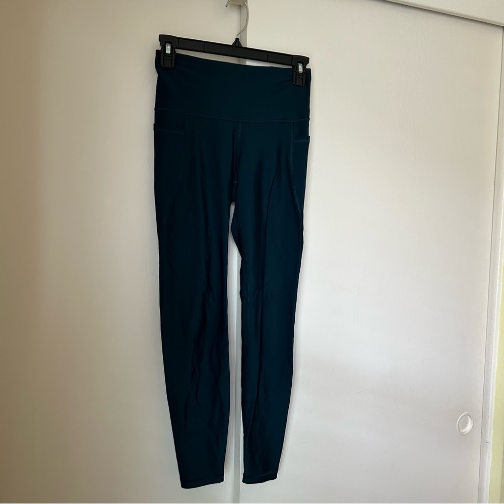 Women’s Old Navy Active Go-Dry Elevate Leggings